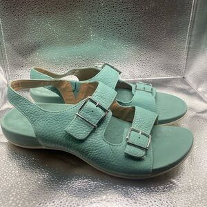 Vionic Velcro Sandles size 10 wide